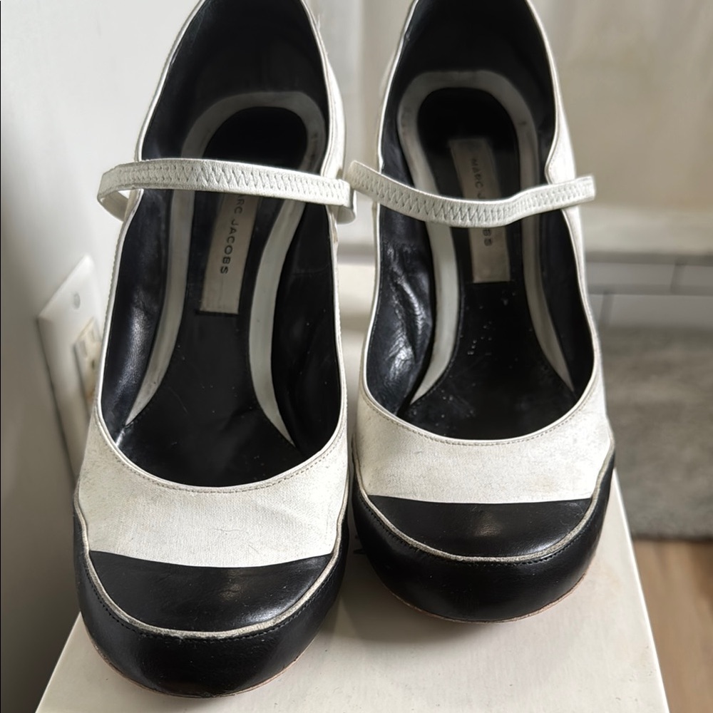 Marc Jacobs Women's Black and White Mary Jane Shoes